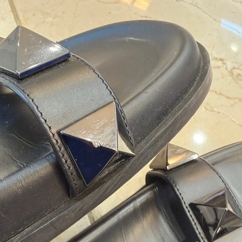 Valentino Garavani Black Pyramid Stud Slides - Picture 3 of 4